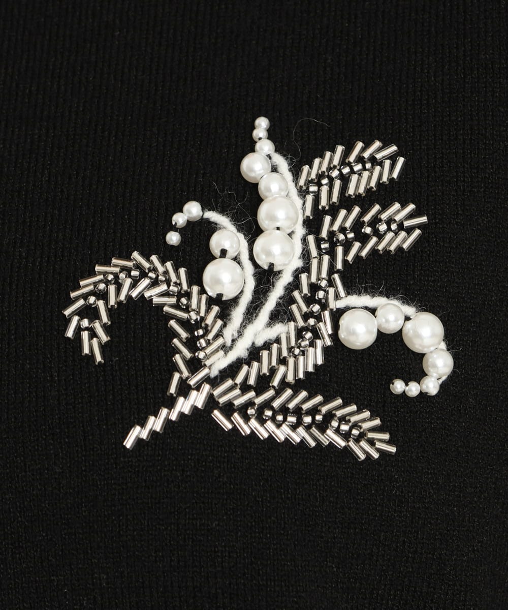 OLFCS02090 eur3(エウルキューブ) 【大きいサイズ】ブローチ風刺繍ニット ブラック(94)
