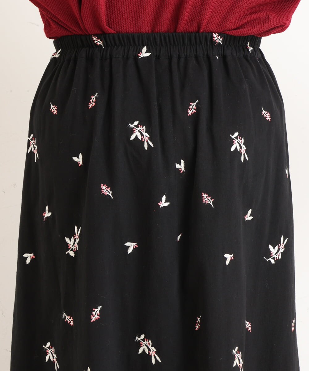 OLHAS15110 eur3(エウルキューブ) 【大きいサイズ/soso×eur3】リーフ刺繍スカート ブラック(94)