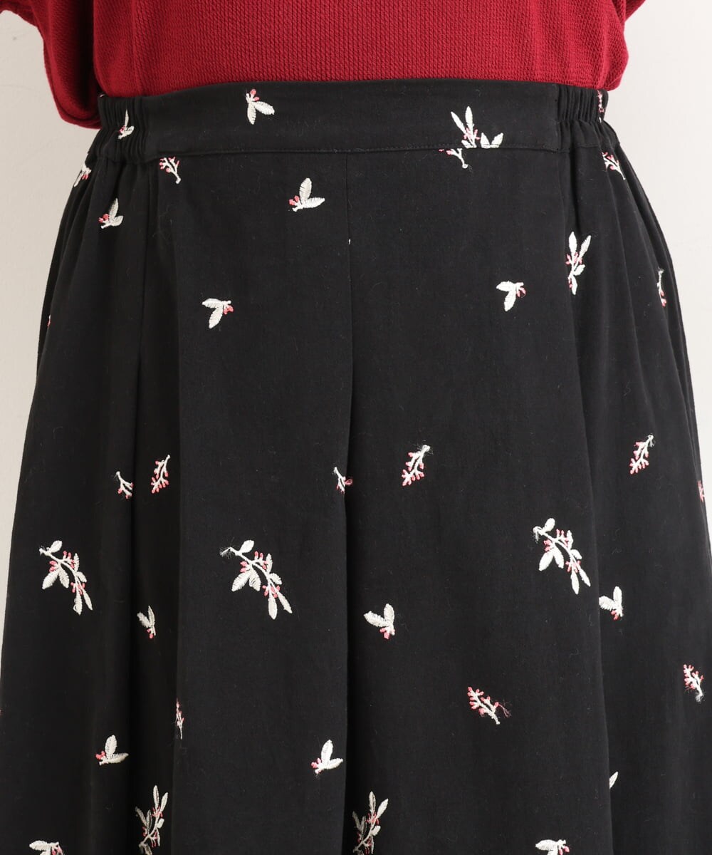 OLHAS15110 eur3(エウルキューブ) 【大きいサイズ/soso×eur3】リーフ刺繍スカート ブラック(94)