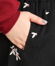 OLHAS15110 eur3(エウルキューブ) 【大きいサイズ/soso×eur3】リーフ刺繍スカート ブラック(94)