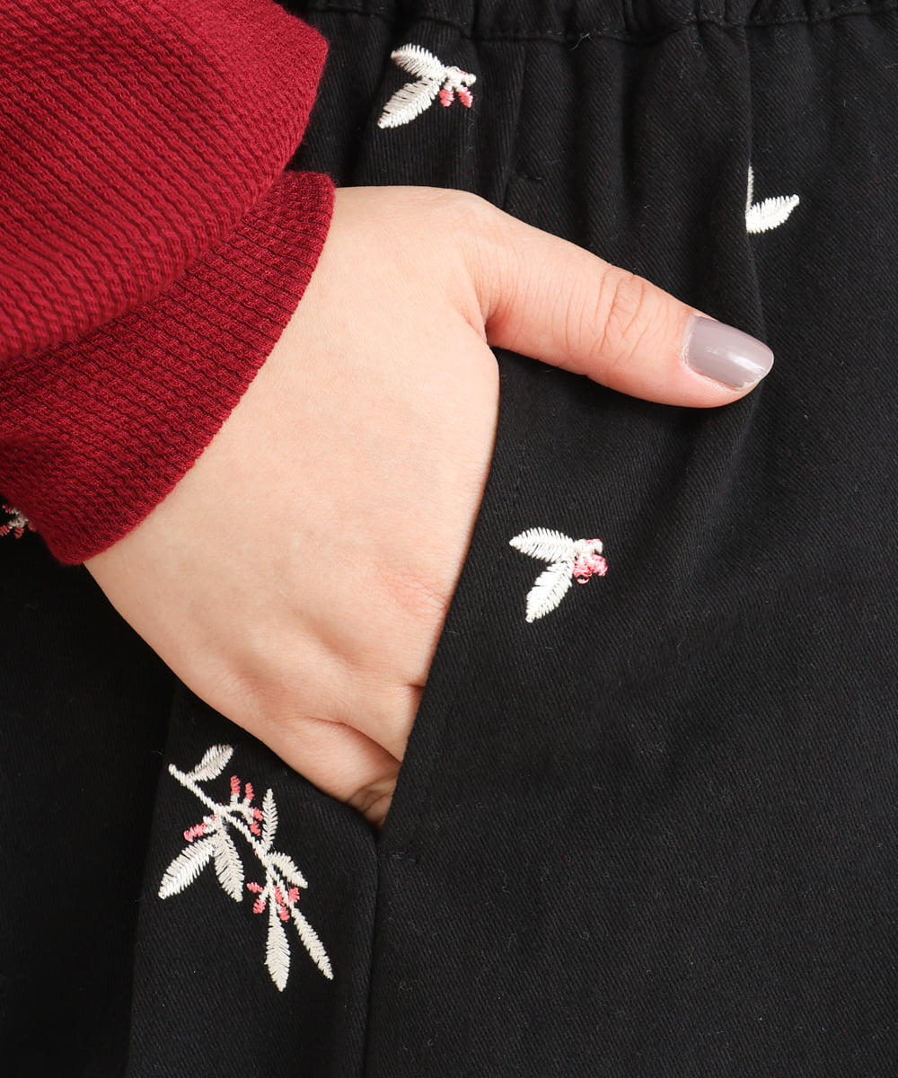 OLHAS15110 eur3(エウルキューブ) 【大きいサイズ/soso×eur3】リーフ刺繍スカート ブラック(94)