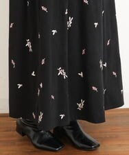 OLHAS15110 eur3(エウルキューブ) 【大きいサイズ/soso×eur3】リーフ刺繍スカート ブラック(94)