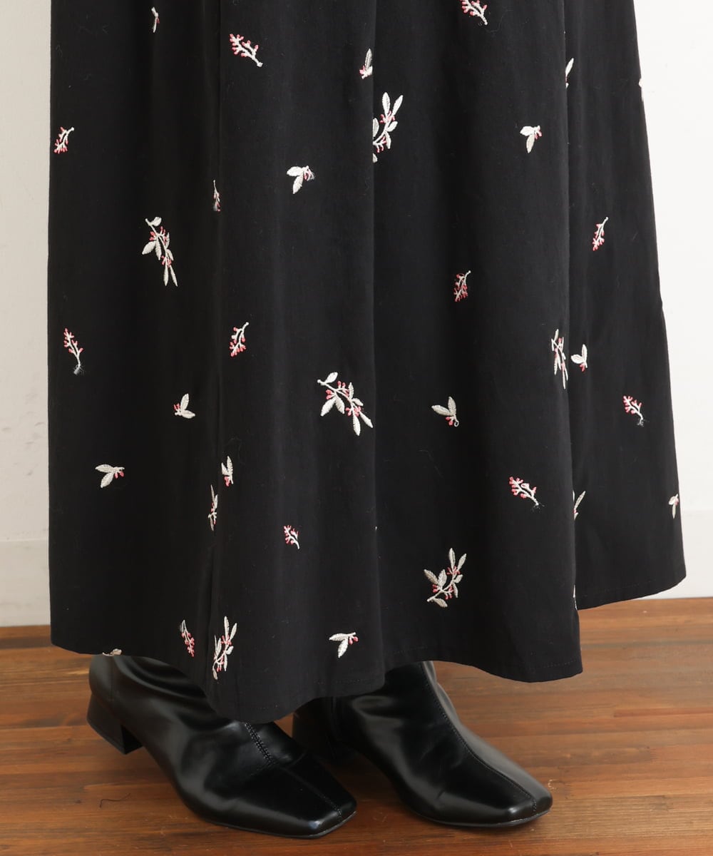 OLHAS15110 eur3(エウルキューブ) 【大きいサイズ/soso×eur3】リーフ刺繍スカート ブラック(94)