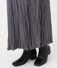 OLHBD10089 eur3(エウルキューブ) 【WEB先行販売】【大きいサイズ/a.v.v×eur3】フェイクスエードプリーツスカート ダークグレー(93)