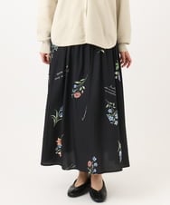 OLHDD05099 eur3(エウルキューブ) 【大きいサイズ】ボタニカルプリントスカート ブラック