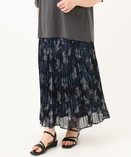 OLHID11089 eur3(エウルキューブ) 【WEB先行販売】【大きいサイズ/a.v.v×eur3/洗える】フラワープリントランダムプリーツスカート ネイビー