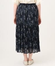 OLHID11089 eur3(エウルキューブ) 【WEB先行販売】【大きいサイズ/a.v.v×eur3/洗える】フラワープリントランダムプリーツスカート ネイビー