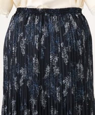 OLHID11089 eur3(エウルキューブ) 【WEB先行販売】【大きいサイズ/a.v.v×eur3/洗える】フラワープリントランダムプリーツスカート ネイビー