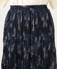 OLHID11089 eur3(エウルキューブ) 【WEB先行販売】【大きいサイズ/a.v.v×eur3/洗える】フラワープリントランダムプリーツスカート ネイビー