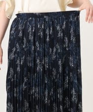 OLHID11089 eur3(エウルキューブ) 【WEB先行販売】【大きいサイズ/a.v.v×eur3/洗える】フラワープリントランダムプリーツスカート ネイビー