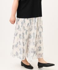 OLHID11089 eur3(エウルキューブ) 【WEB先行販売】【大きいサイズ/a.v.v×eur3/洗える】フラワープリントランダムプリーツスカート ベージュ