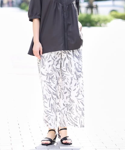 OLLGA40099 eur3 【WEB先行販売】【大きいサイズ/a.v.v×eur3】リーフプリントパンツ