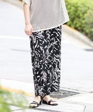 OLLGA40099 eur3(エウルキューブ) 【WEB先行販売】【大きいサイズ/a.v.v×eur3】リーフプリントパンツ ブラック(94)