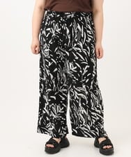 OLLGA40099 eur3(エウルキューブ) 【WEB先行販売】【大きいサイズ/a.v.v×eur3】リーフプリントパンツ ブラック(94)