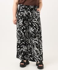 OLLGA40099 eur3(エウルキューブ) 【WEB先行販売】【大きいサイズ/a.v.v×eur3】リーフプリントパンツ ブラック(94)