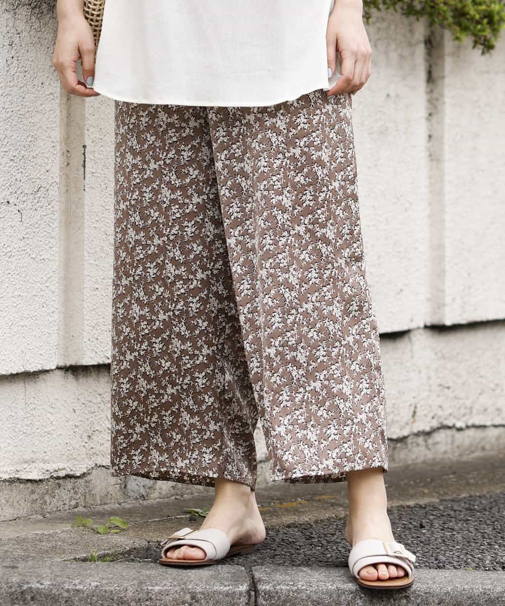 OLLGM24090 eur3(エウルキューブ) 【大きいサイズ】サテン小花プリントワイドパンツ モカ(84)