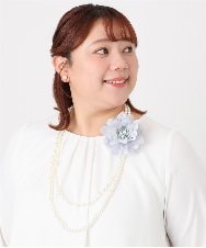 OZ2BD45054 eur3(エウルキューブ) 2連パールネックレス×フラワーコサージュ グレー