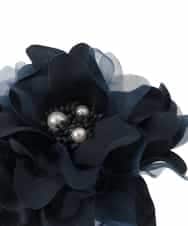 OZ2BD45054 eur3(エウルキューブ) 2連パールネックレス×フラワーコサージュ ネイビー