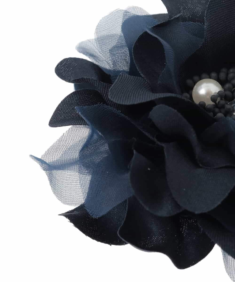 OZ2BD45054 eur3(エウルキューブ) 2連パールネックレス×フラワーコサージュ ネイビー