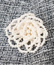 OZ2BD46034 eur3(エウルキューブ) パール調フラワーコサージュ アイボリー