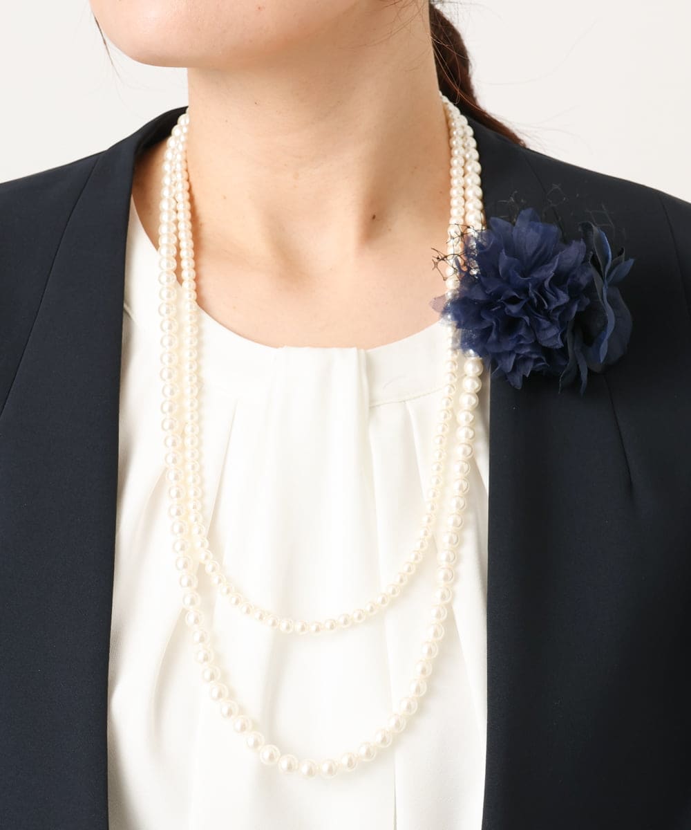 OZ2CD01054 eur3(エウルキューブ) コサージュ付き2連パールライクネックレス ネイビー