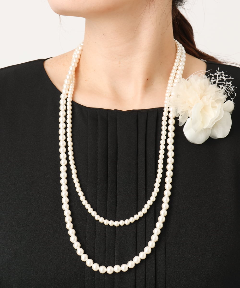 OZ2CD01054 eur3(エウルキューブ) コサージュ付き2連パールライクネックレス アイボリー