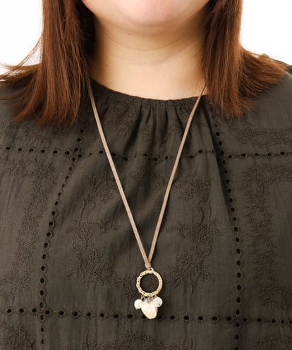 OZ2FD13039 eur3 シェルビーズモチーフネックレス