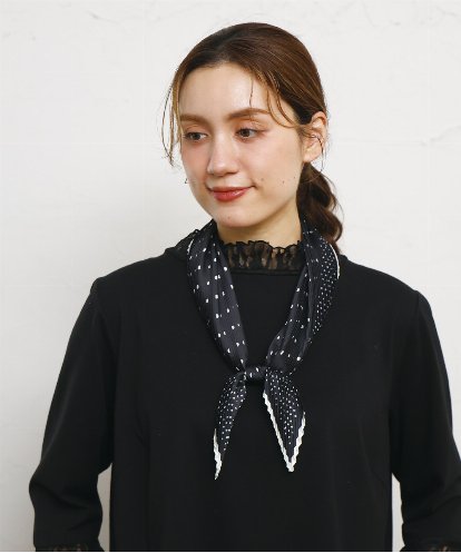 OZ3JD07034 eur3 剣先プリーツドット柄スカーフ