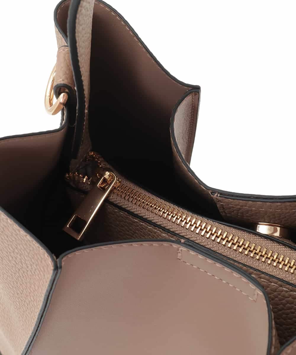 OZ5AD27079 eur3(エウルキューブ) 【2WAY】切り替えデザインフェイクレザーハンドバッグ グレージュ