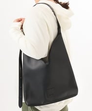 OZ5ED05044 eur3(エウルキューブ) Vカットフェイクレザーショルダーバッグ ブラック