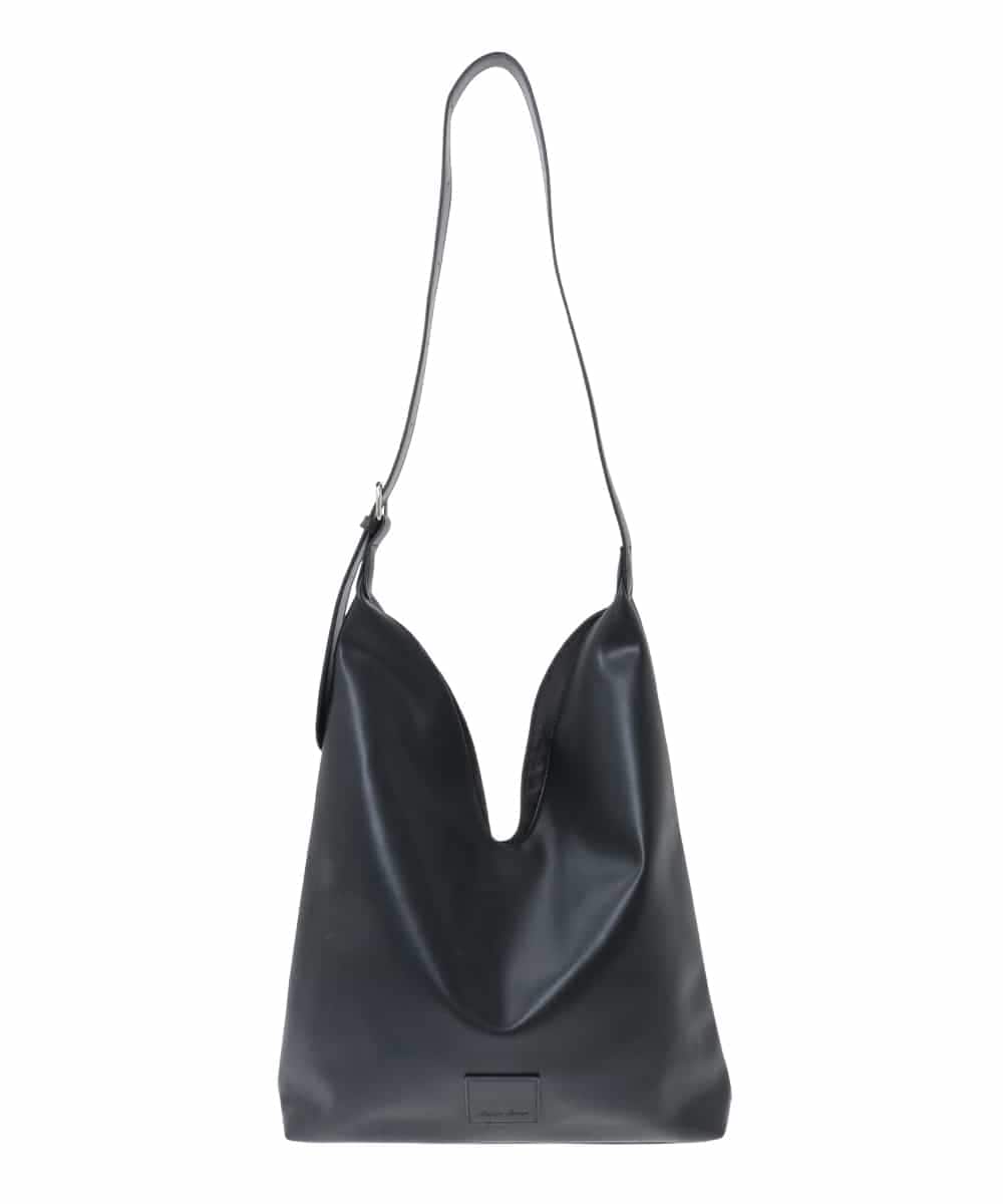 OZ5ED05044 eur3(エウルキューブ) Vカットフェイクレザーショルダーバッグ ブラック