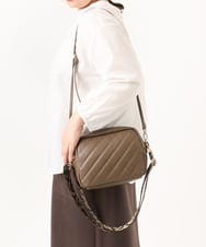 OZ5KA21089 eur3(エウルキューブ) ステッチスクエアショルダーバッグ モカ(84)