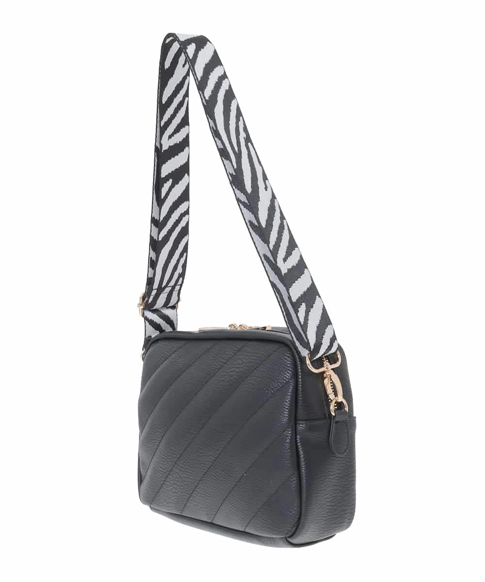 OZ5KA21089 eur3(エウルキューブ) ステッチスクエアショルダーバッグ ブラック(94)