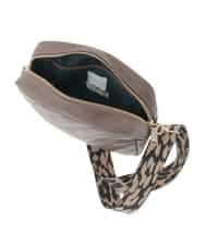 OZ5KA21089 eur3(エウルキューブ) ステッチスクエアショルダーバッグ ブラック(94)