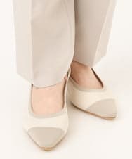 OZ6DD02079 eur3(エウルキューブ) 【la farfaコラボ／高機能スポンジ】バイカラーデザインパンプス アイボリー