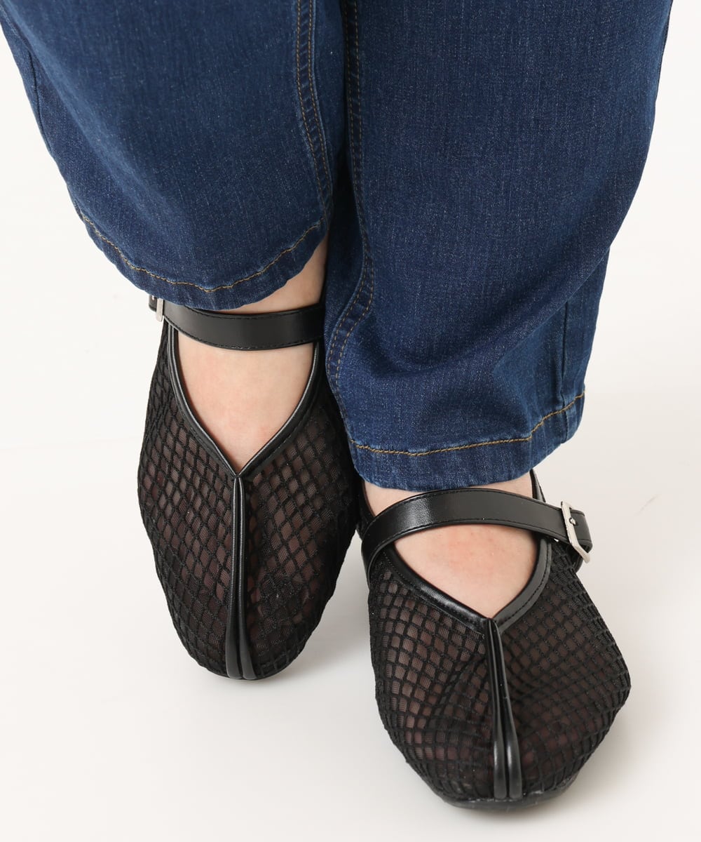 OZ6ED04079 eur3(エウルキューブ) 【la farfaコラボ】Vカットメッシュパンプス ブラック