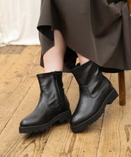 OZ6KD08099 eur3(エウルキューブ) 【幅広さんOK！ワイズ4E】トラックソールストレッチブーツ ブラック