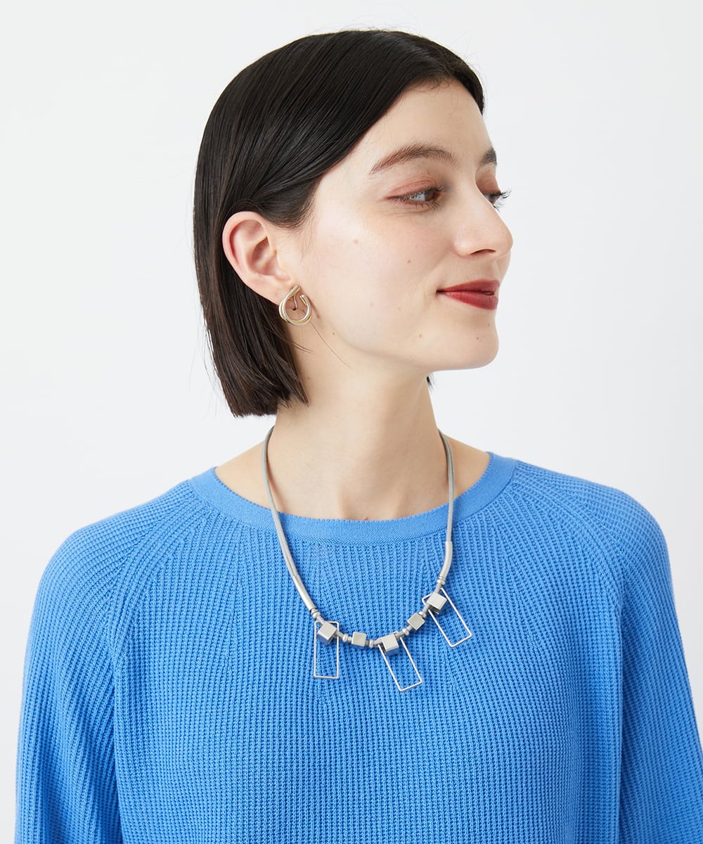 PF2EE04098 GEORGES RECH(小さいサイズ)(メゾン ドゥ サンク)  [日本製]スクエアパーツコンビメタルチョーカー ライトグレー