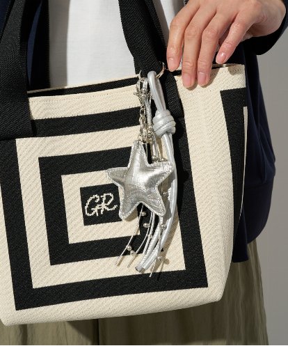 PG2EE12038 GEORGES RECH フェイクレザーシルバースターチャーム