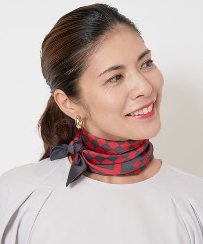 PG3AV08058  幾何学プリントスカーフ