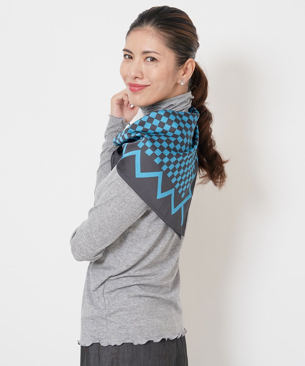 PG3AV08058 GEORGES RECH(ジョルジュ・レッシュ) 幾何学プリントスカーフ ブルー