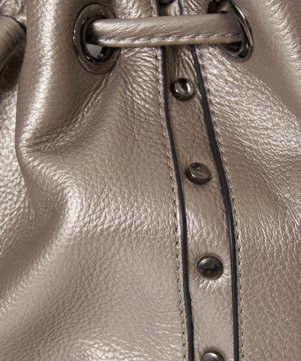 PG5AV10290 GEORGES RECH(ジョルジュ・レッシュ) レザースタッズ巾着ショルダーバッグ ゴールド