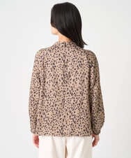 PHBCD49290 GEORGES RECH(小さいサイズ)(メゾン ドゥ サンク)  [日本製/セットアップ対応]レオパードロールネックブラウス ライトグレー