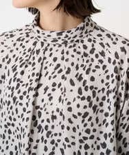 PHBCD49290 GEORGES RECH(小さいサイズ)(メゾン ドゥ サンク)  [日本製/セットアップ対応]レオパードロールネックブラウス ライトグレー