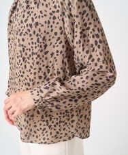 PHBCD49290 GEORGES RECH(小さいサイズ)(メゾン ドゥ サンク)  [日本製/セットアップ対応]レオパードロールネックブラウス ライトグレー