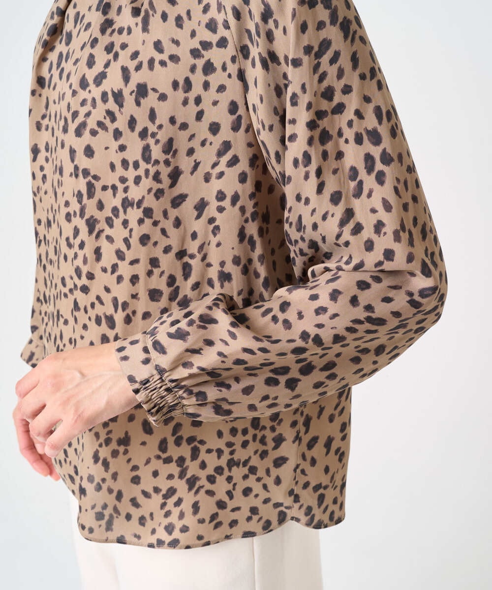PHBCD49290 GEORGES RECH(小さいサイズ)(メゾン ドゥ サンク)  [日本製/セットアップ対応]レオパードロールネックブラウス ライトグレー