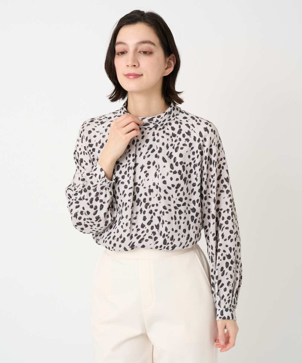 PHBCD49290 GEORGES RECH(小さいサイズ)(メゾン ドゥ サンク)  [日本製/セットアップ対応]レオパードロールネックブラウス ライトグレー