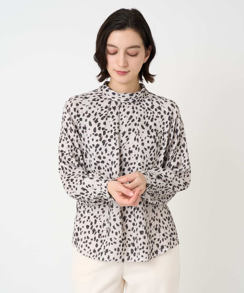 PHBCD49290 GEORGES RECH(小さいサイズ)(メゾン ドゥ サンク)  [日本製/セットアップ対応]レオパードロールネックブラウス ライトグレー