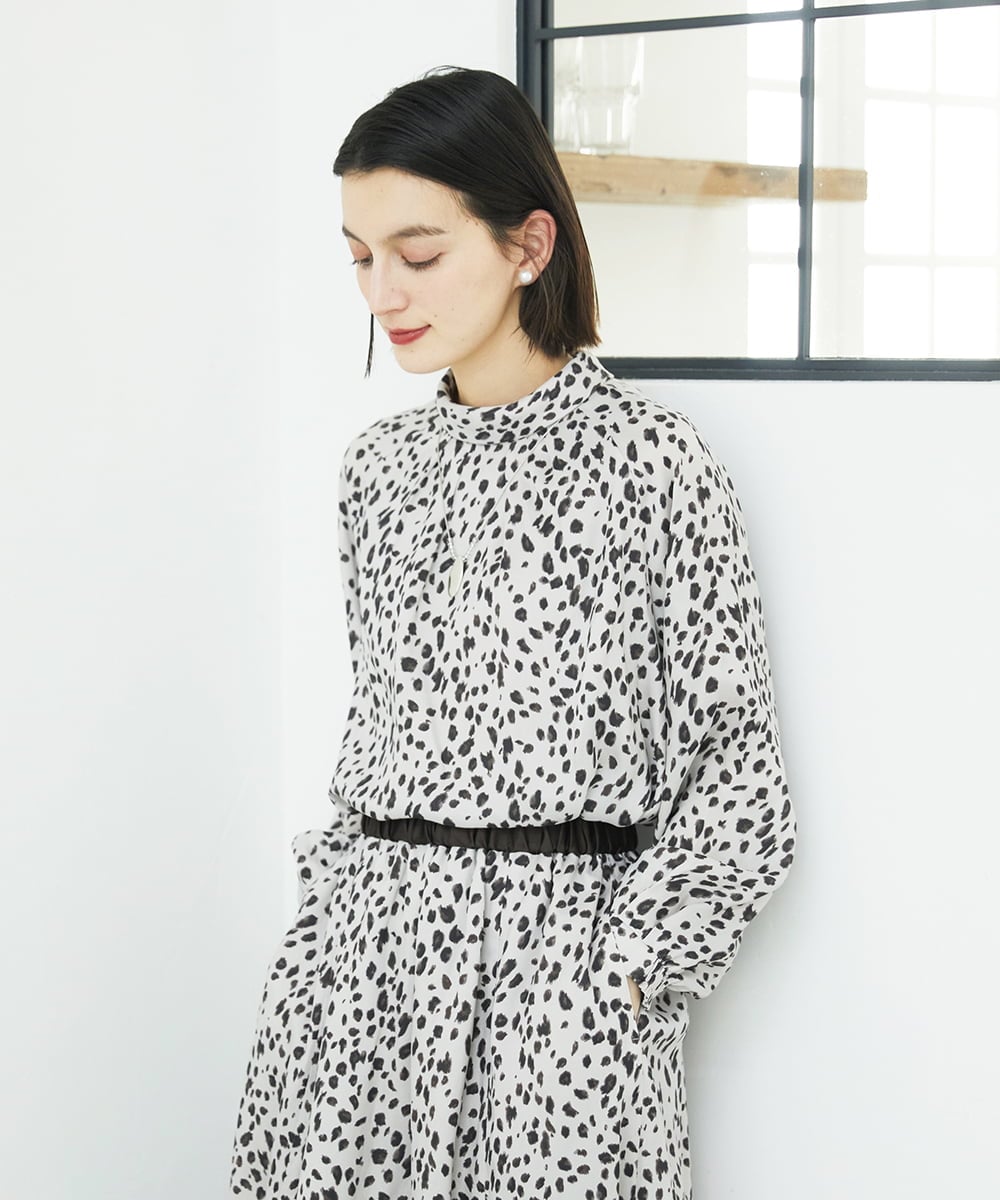 PHBCD49290 GEORGES RECH(小さいサイズ)(メゾン ドゥ サンク)  [日本製/セットアップ対応]レオパードロールネックブラウス ライトグレー