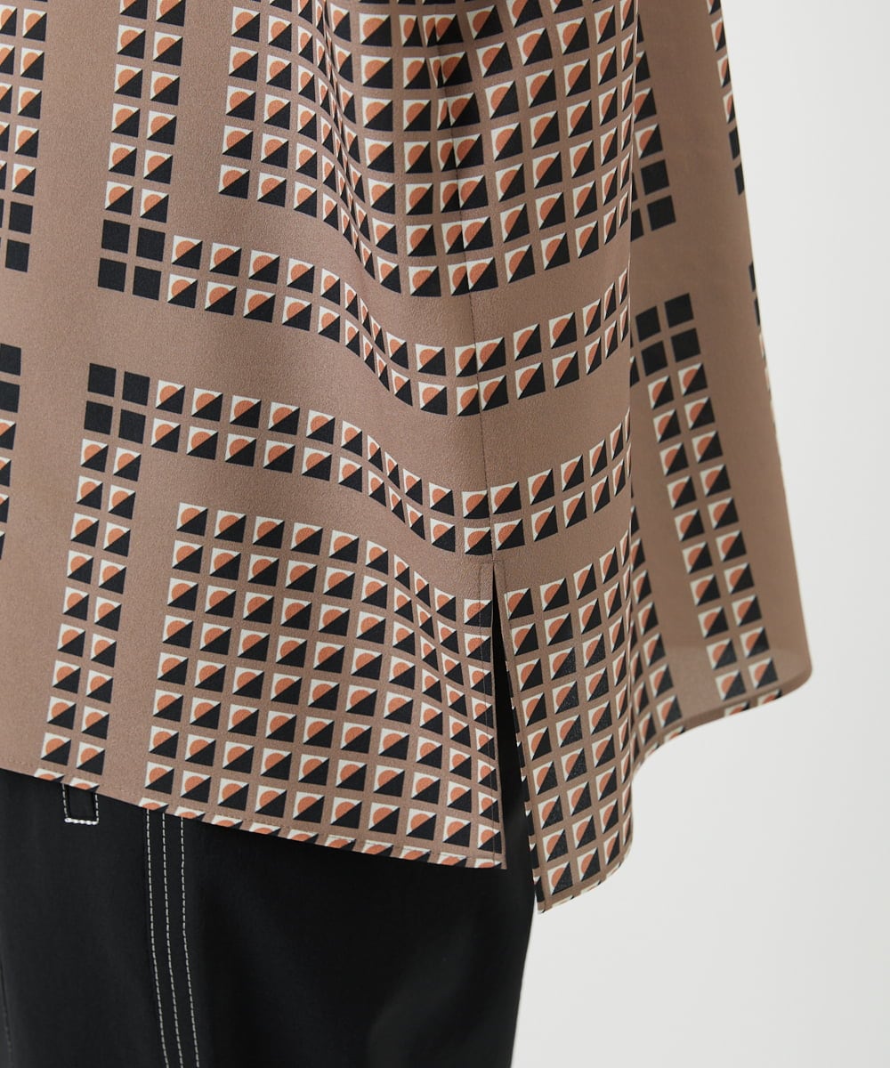 PHBGD14290 GEORGES RECH(小さいサイズ)(メゾン ドゥ サンク)  [日本製/セットアップ対応]ジオメトリックスカーフ柄ブラウス ベージュ系